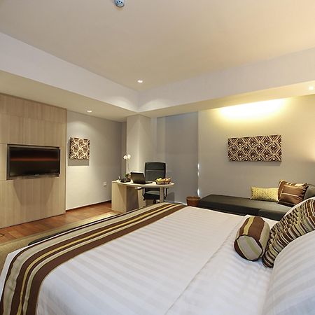 Ra Premiere Simatupang Hotel Cilandak  Exterior photo
