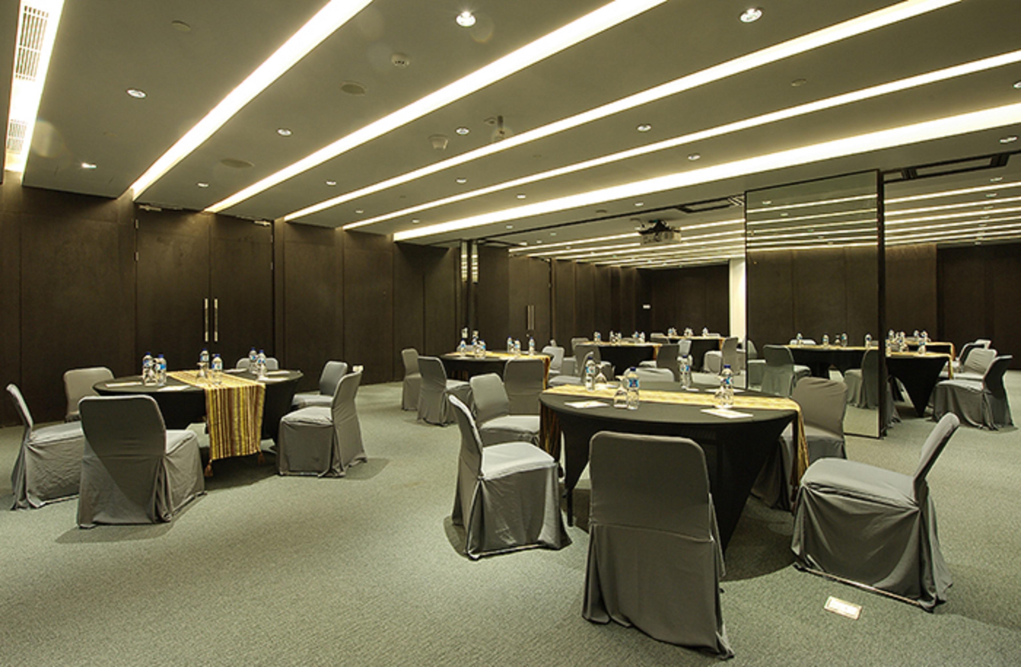 Ra Premiere Simatupang Hotel Cilandak  Exterior photo